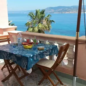 Blue Eden Strait Apartment
